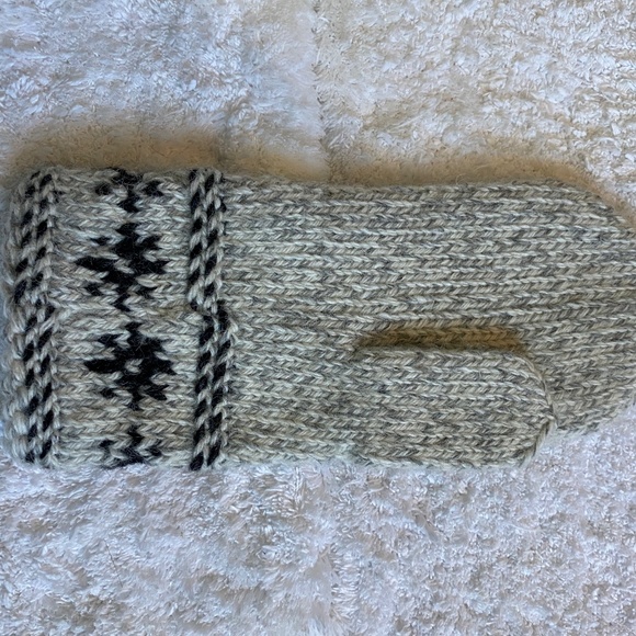 Wool Hand Knit Mittens - Picture 3 of 4